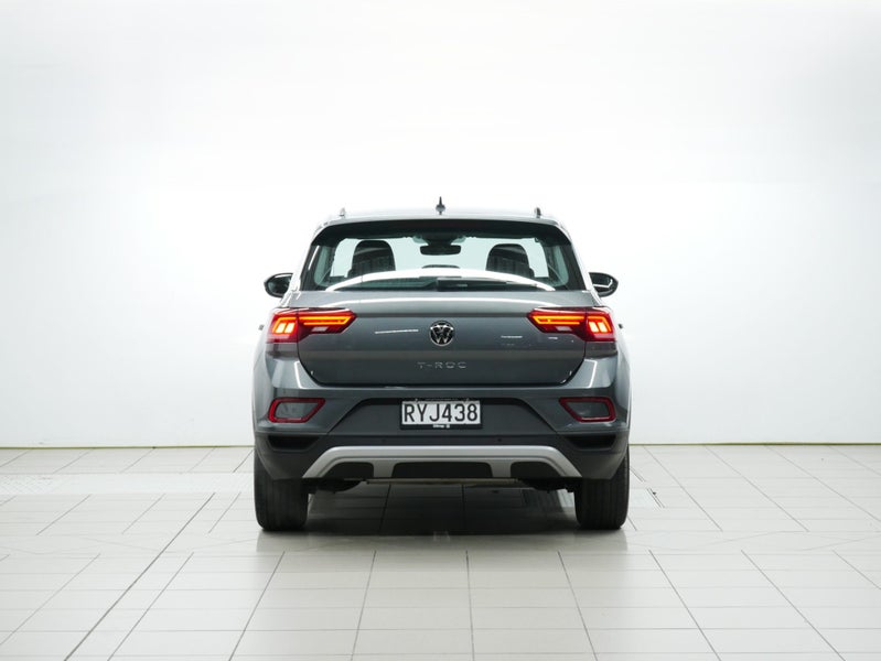2025 Volkswagen T-Roc Life image 4