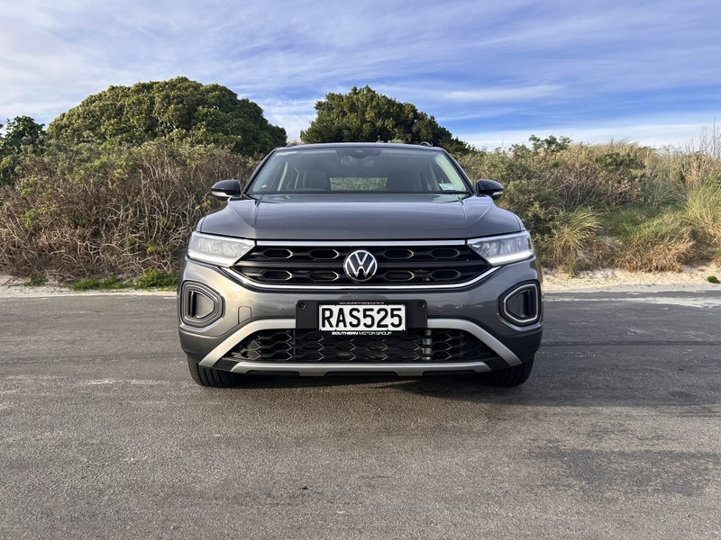 2025 Volkswagen T-Roc Life image 2