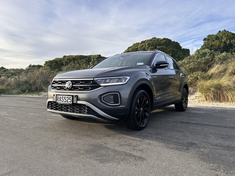 2025 Volkswagen T-Roc Life image 3