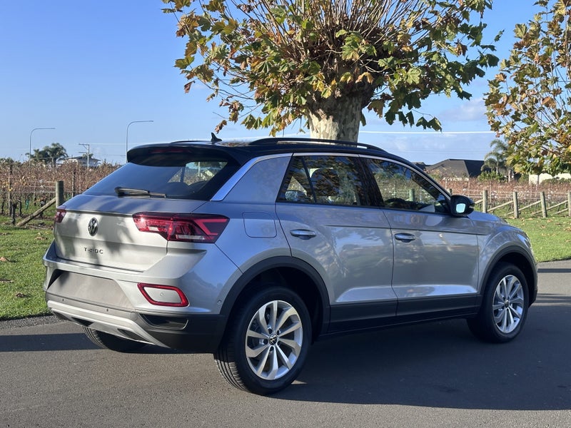 2025 Volkswagen T-Roc Life image 3
