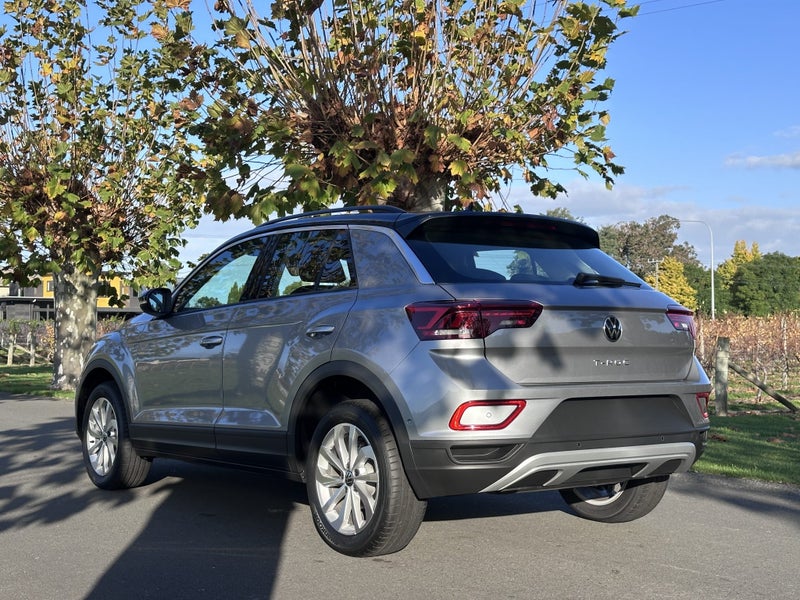 2025 Volkswagen T-Roc Life image 5