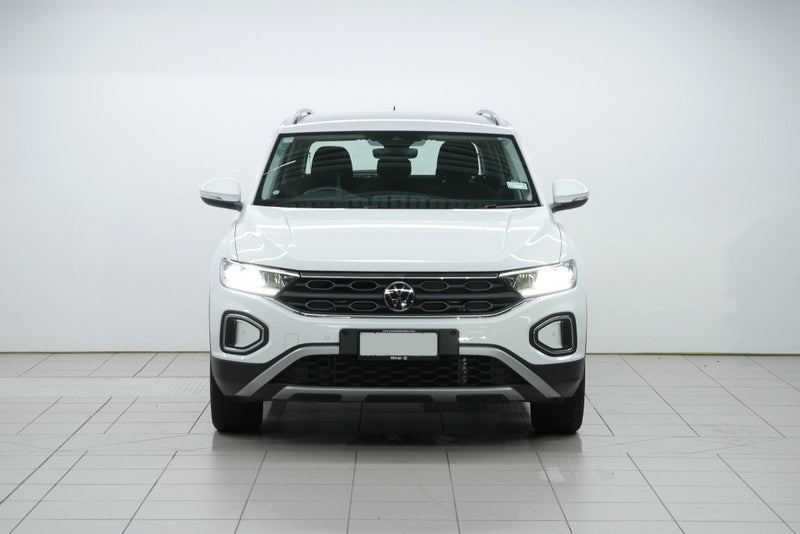 2025 Volkswagen T-Roc Life image 2