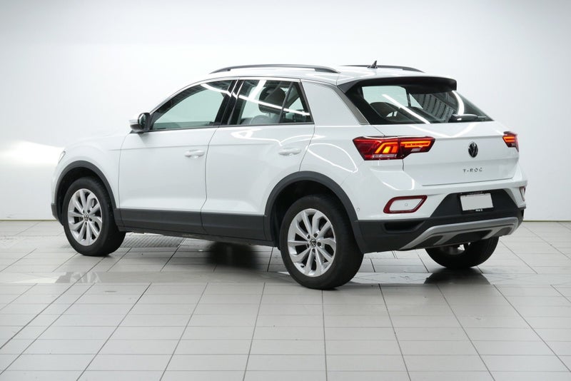 2025 Volkswagen T-Roc Life image 3
