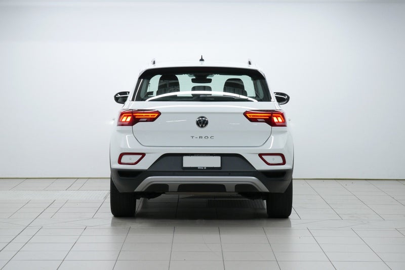 2025 Volkswagen T-Roc Life image 4