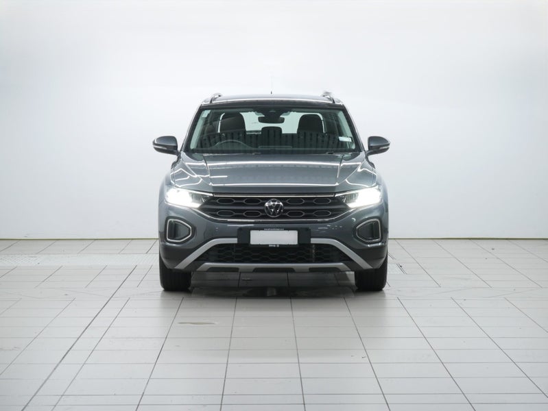 2025 Volkswagen T-Roc Life image 2