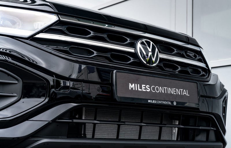 2025 Volkswagen T-Roc R-Line 2WD Facelift Petro... image 2