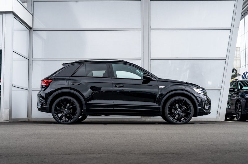 2025 Volkswagen T-Roc R-Line 2WD Facelift Petro... image 3