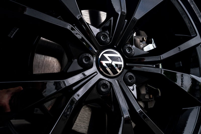 2025 Volkswagen T-Roc R-Line 2WD Facelift Petro... image 5