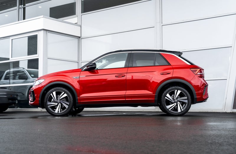 2025 Volkswagen T-Roc R-Line 2WD Facelift Petro... image 4
