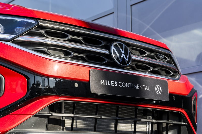 2025 Volkswagen T-Roc R-Line 2WD Facelift Petro... image 3