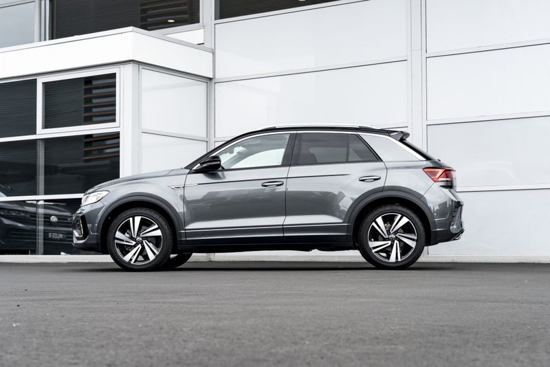2025 Volkswagen T-Roc R-Line 2WD Facelift Petro... image 5