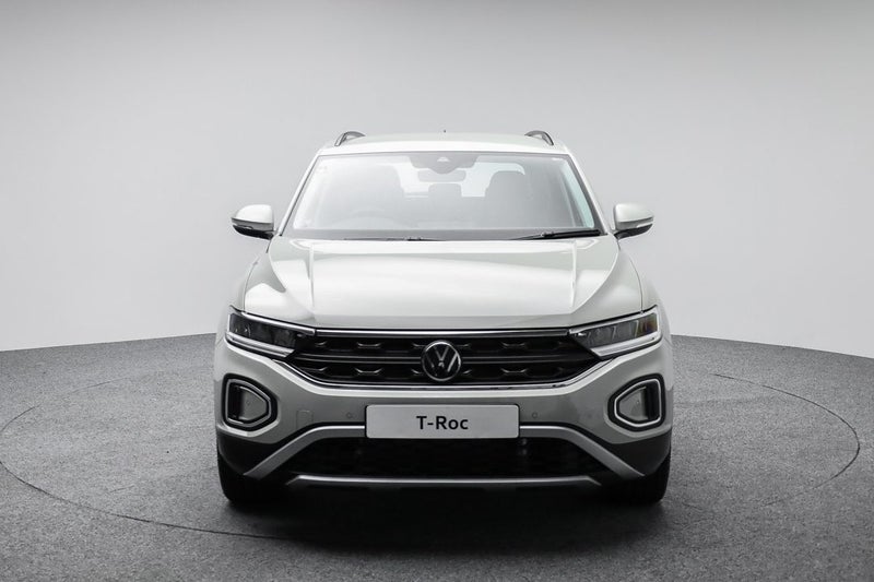 2025 Volkswagen T-Roc TSI Life 2WD image 2