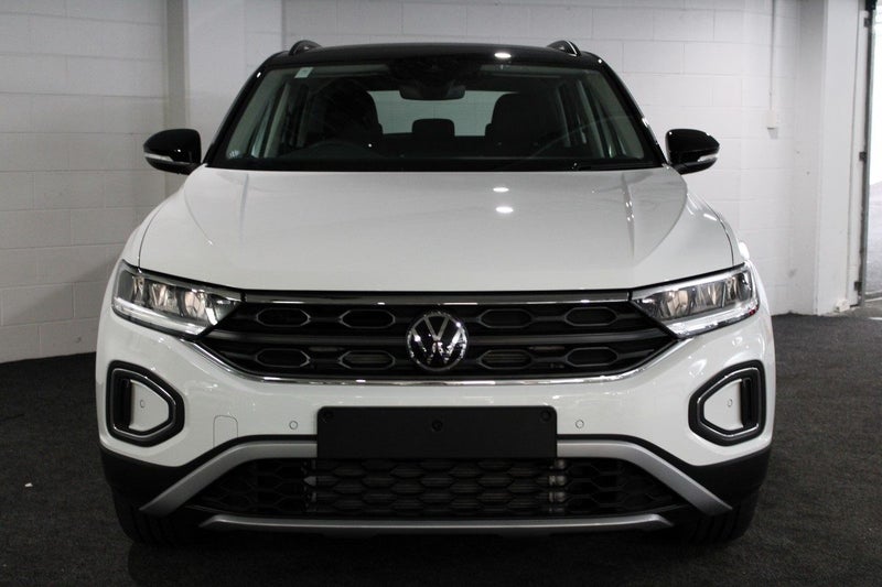2025 Volkswagen T-Roc TSI LIFE 2WD image 2