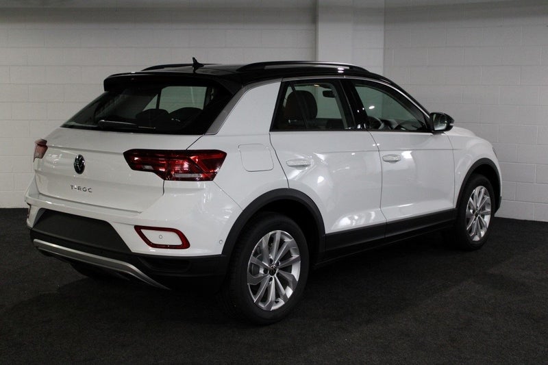 2025 Volkswagen T-Roc TSI LIFE 2WD image 3