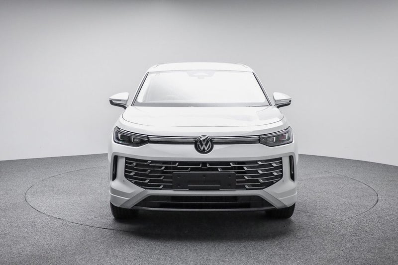 2025 Volkswagen Tayron Elegance AWD image 3