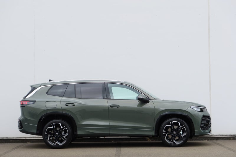 2025 Volkswagen Tayron R-Line AWD image 2