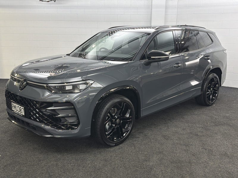 2025 Volkswagen Tayron R-LINE AWD image 3