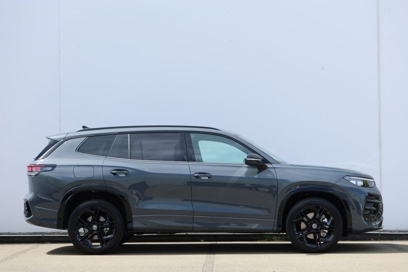 2025 Volkswagen Tayron R-Line AWD image 2