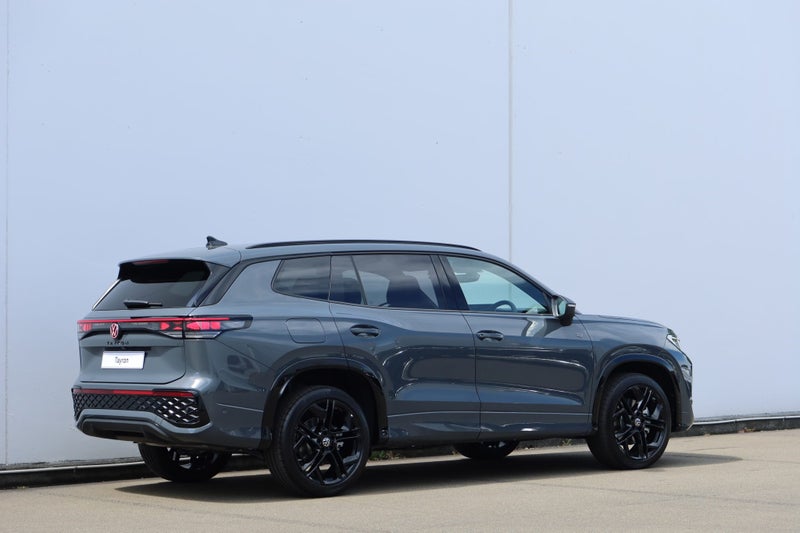 2025 Volkswagen Tayron R-Line AWD image 3