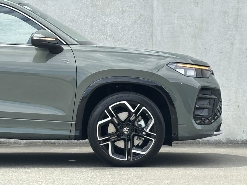 2025 Volkswagen Tayron R-Line AWD image 3