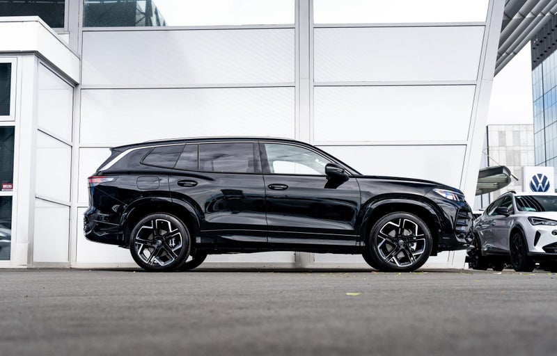 2025 Volkswagen Tayron R-Line AWD Turbo 195kW image 3