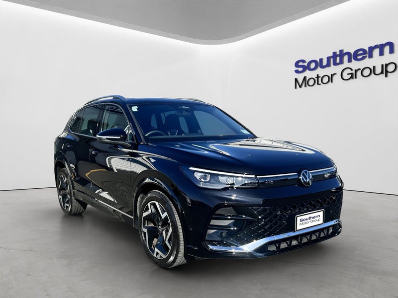 2025 Volkswagen Tiguan 3 2WD R-Line image 1