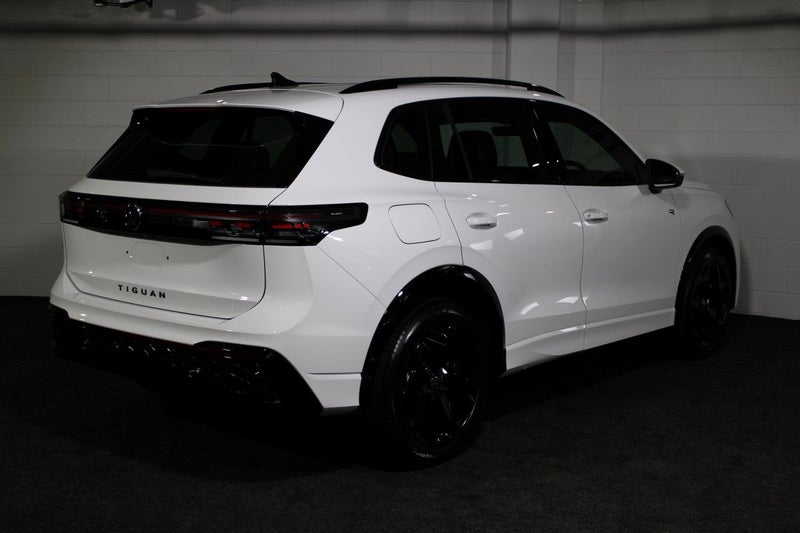 2025 Volkswagen Tiguan 3 R-LINE image 2