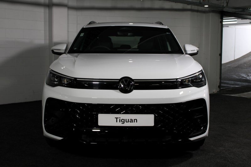 2025 Volkswagen Tiguan 3 R-LINE image 3