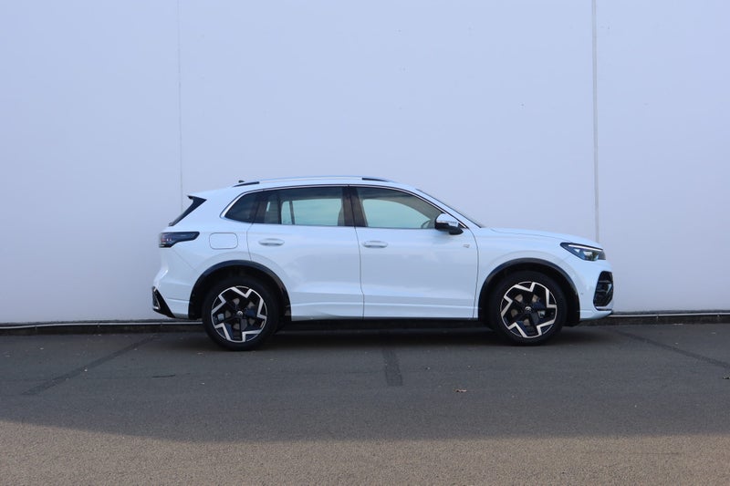 2025 Volkswagen Tiguan 3 R-Line image 2