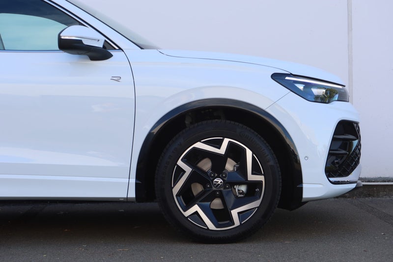 2025 Volkswagen Tiguan 3 R-Line image 3