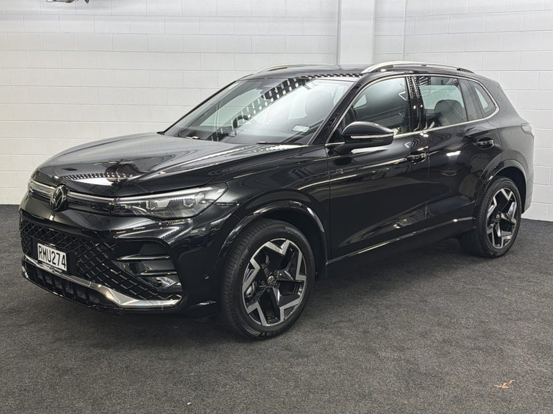 2025 Volkswagen Tiguan 3 R-LINE image 3