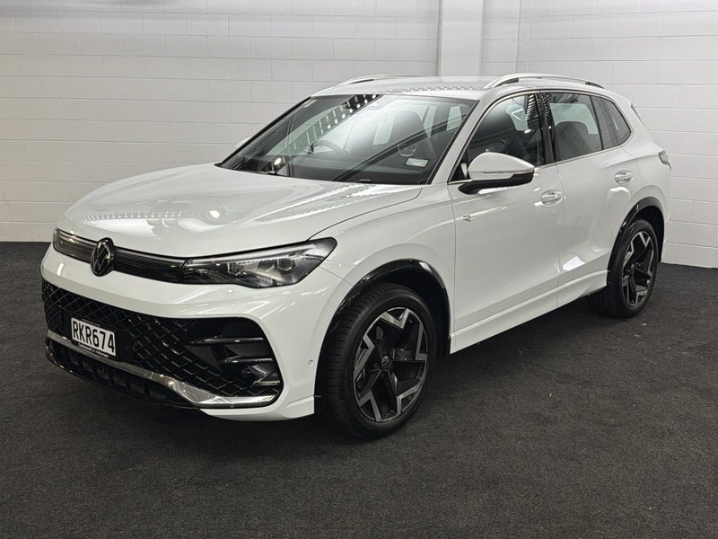 2025 Volkswagen Tiguan 3 R-LINE image 3