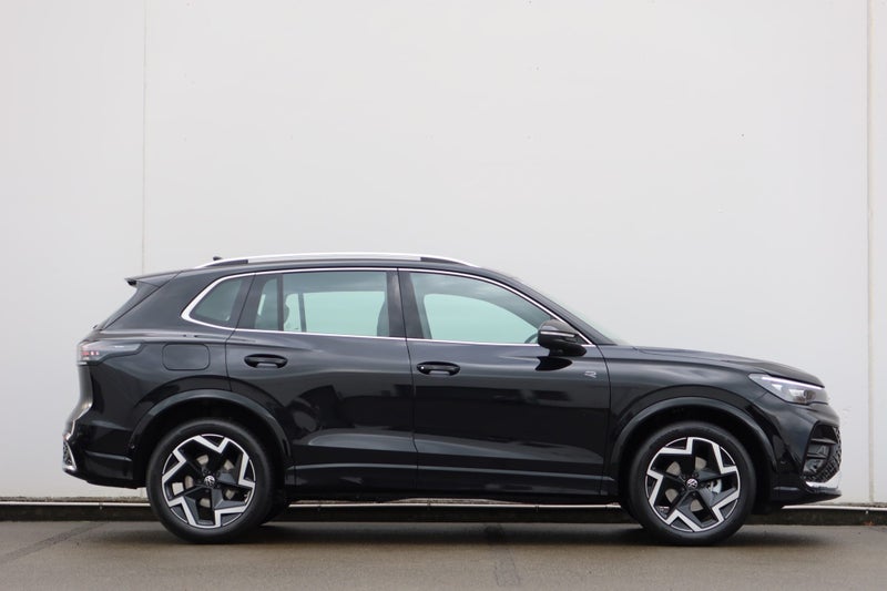 2025 Volkswagen Tiguan 3 R-Line image 2