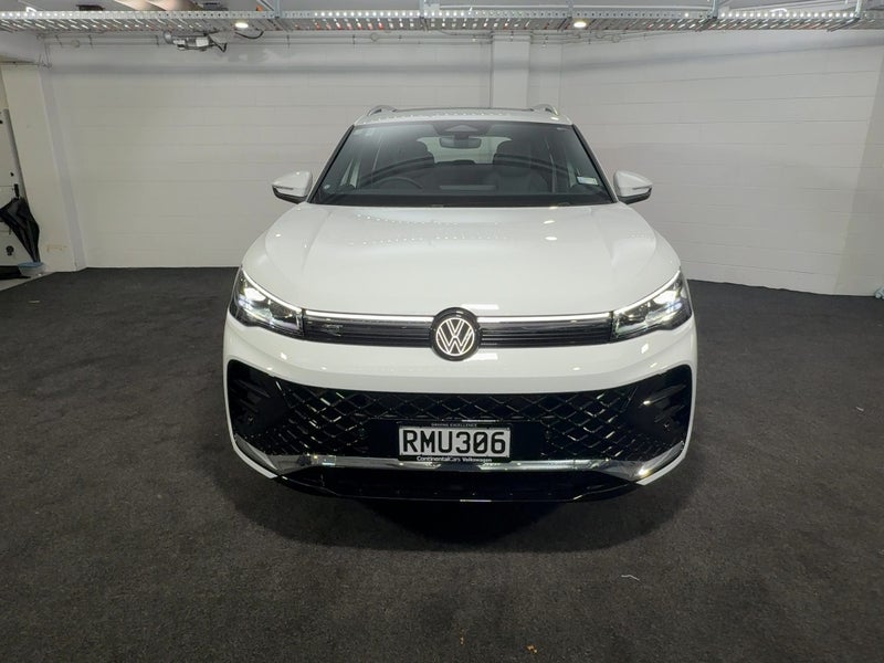 2025 Volkswagen Tiguan 3 R-LINE image 3