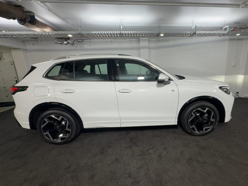 2025 Volkswagen Tiguan 3 R-LINE image 4