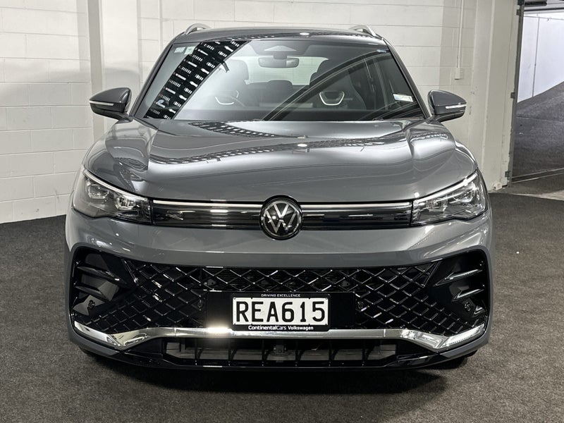 2025 Volkswagen Tiguan 3 R-LINE image 2