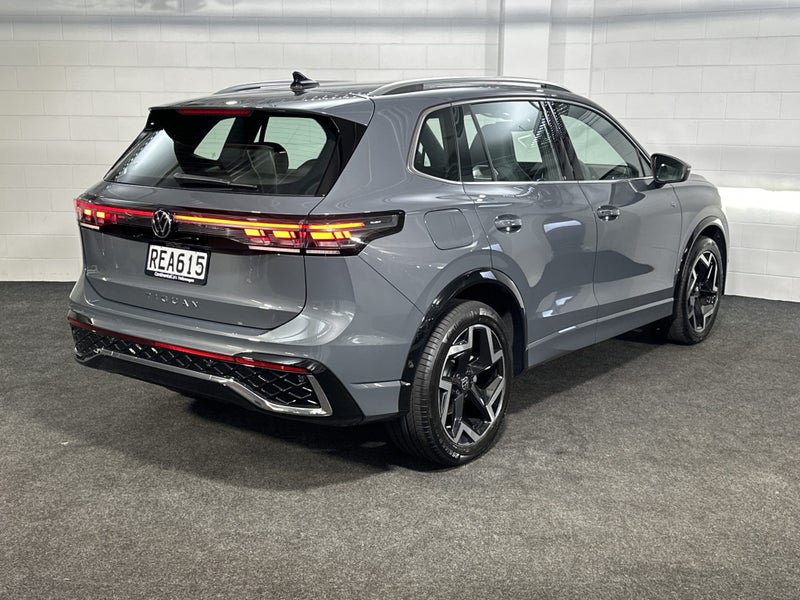 2025 Volkswagen Tiguan 3 R-LINE image 3