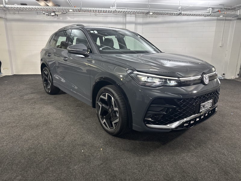 2025 Volkswagen Tiguan 3 R-LINE image 2