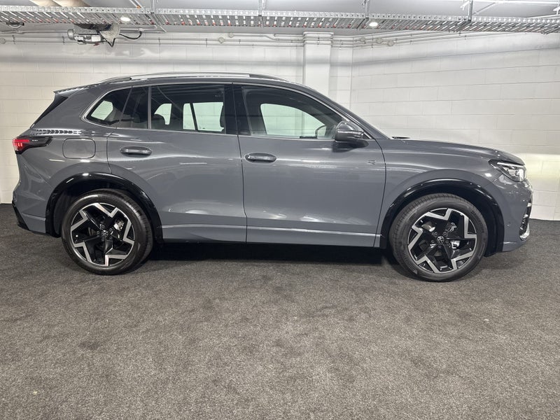 2025 Volkswagen Tiguan 3 R-LINE image 4