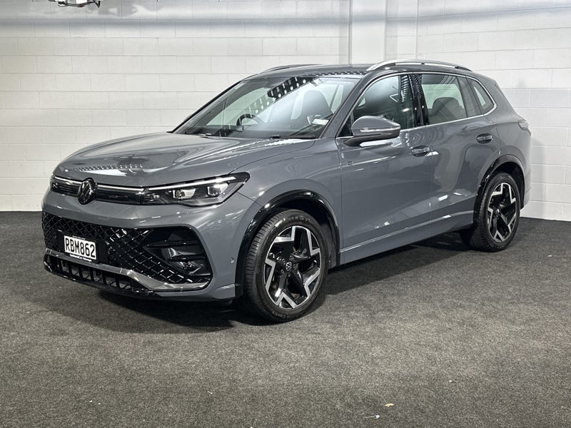 2025 Volkswagen Tiguan 3 R-LINE image 1