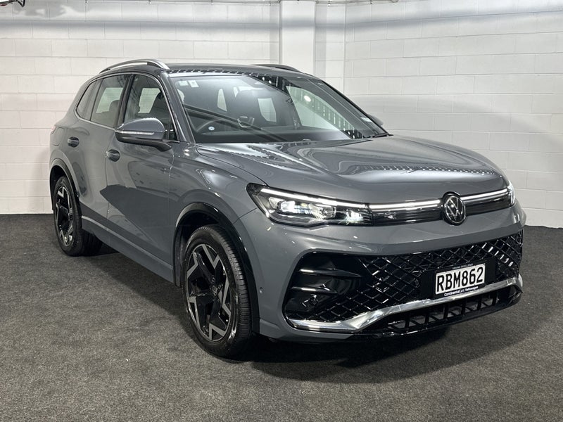 2025 Volkswagen Tiguan 3 R-LINE image 3