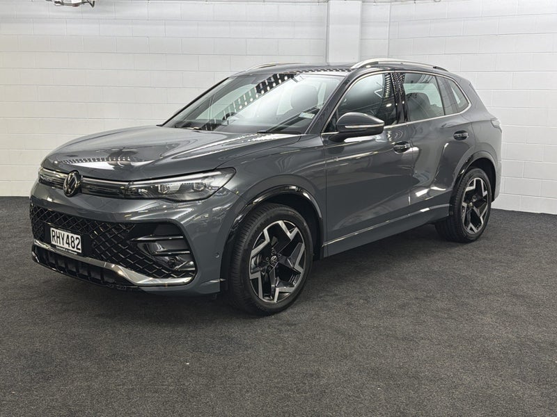 2025 Volkswagen Tiguan 3 R-LINE image 2