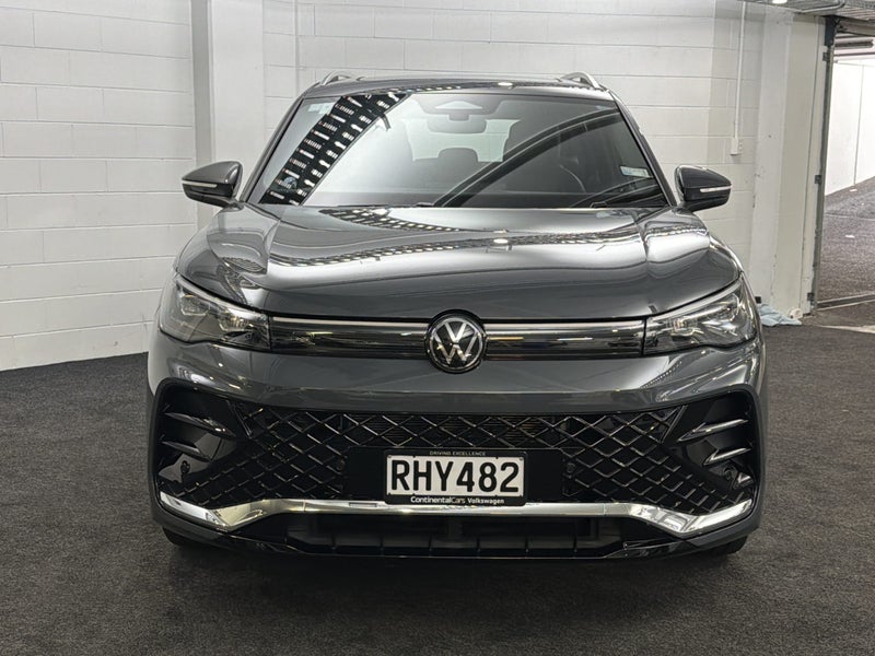 2025 Volkswagen Tiguan 3 R-LINE image 3