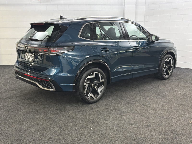 2025 Volkswagen Tiguan 3 R-LINE image 2