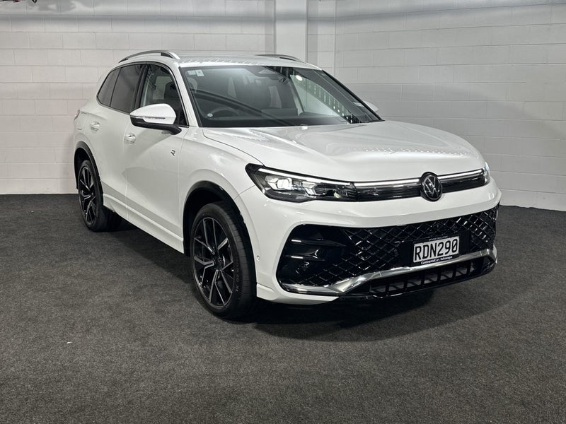 2025 Volkswagen Tiguan 3 R-LINE AWD image 3