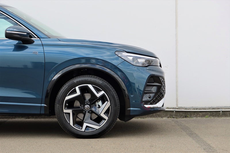 2025 Volkswagen Tiguan 3 R-Line Touring image 2