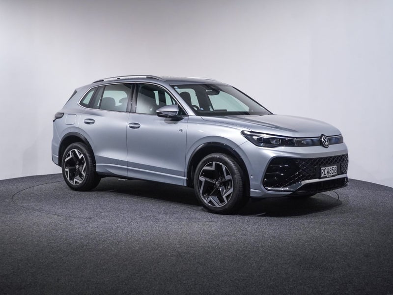 2025 Volkswagen Tiguan 3 TSi R-Line 2WD image 1