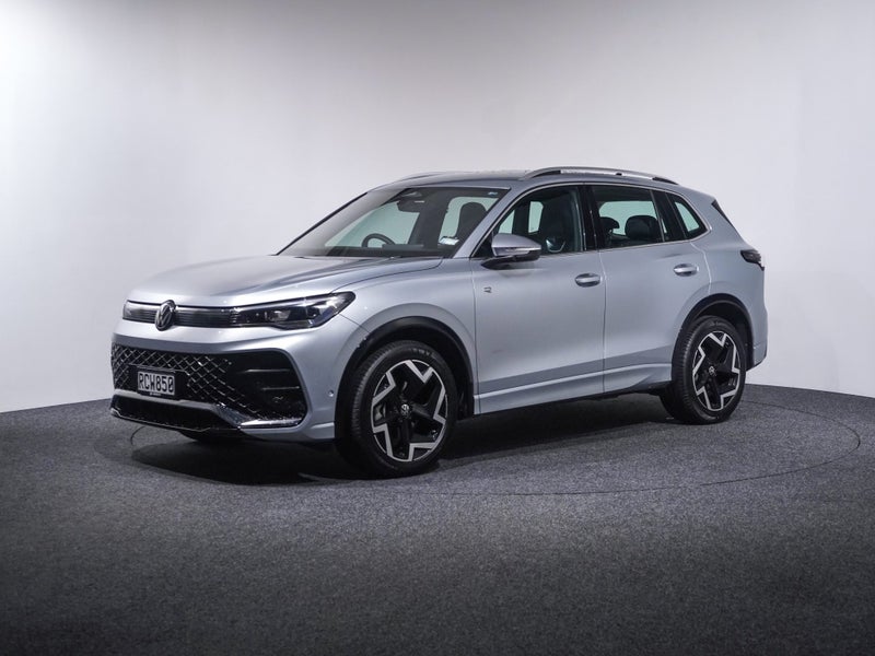 2025 Volkswagen Tiguan 3 TSi R-Line 2WD image 3