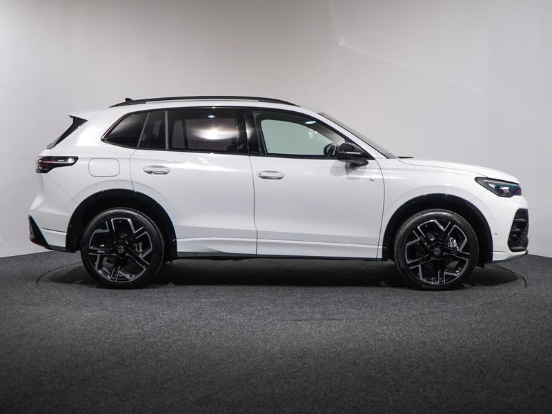 2025 Volkswagen Tiguan 3 TSi R Line 4Motion 195kW image 5