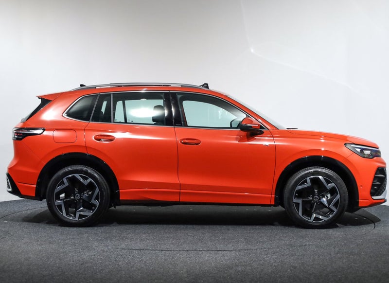 2025 Volkswagen Tiguan 3 TSi R Line Touring 2WD image 4